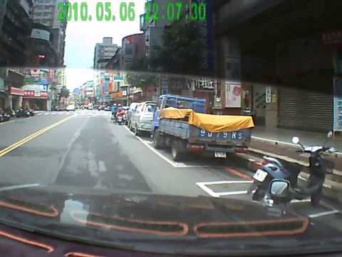 20131212新北市土城區學府路一段機車事故