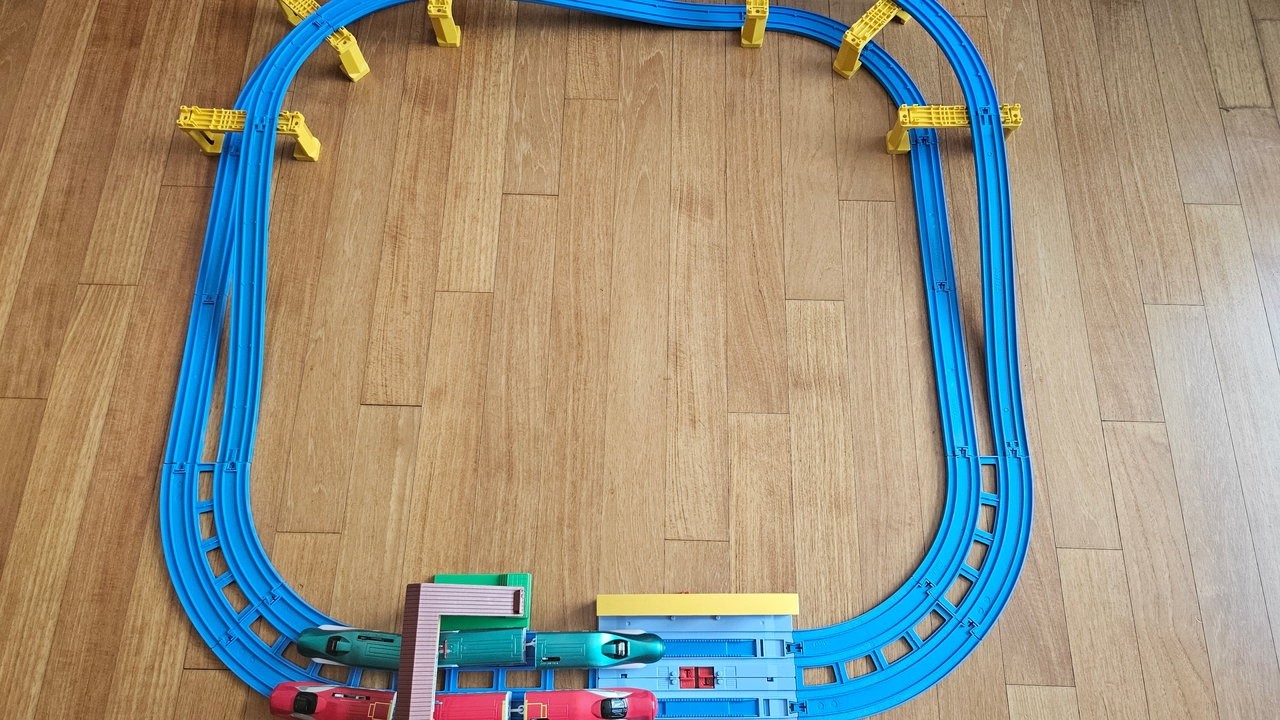 프라레일 (プラレール) 경사 직선레일 교차 레이아웃 (ニュー坂レール 交差レイアウト)