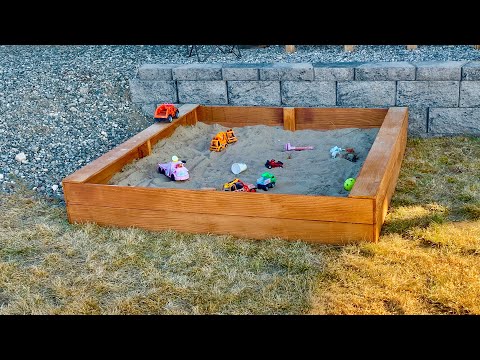 Video: Sandbox - Plastic sandbox - Children's sandbox for outdoors and indoors - Sandbox with lid, Berossi