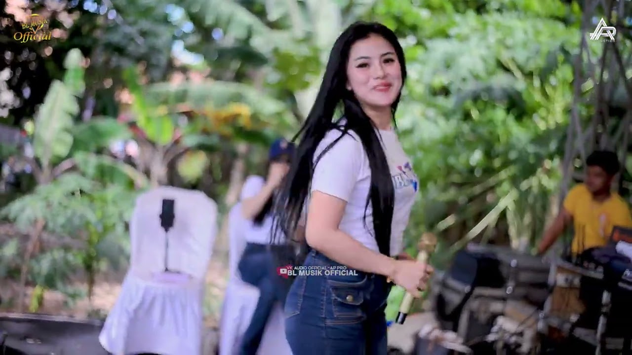 DEBUDEBU JALANAN - SYAHLA AYU - BLMUSIK LIVE IN CALINGCING MASJID