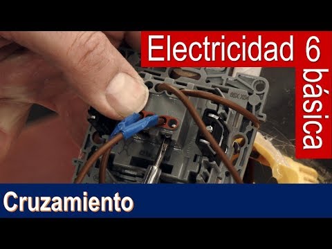 Vídeo: Com es connecta un interruptor de llum de 3 vies?