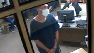 Girlfriend of escaped prisoner says she warned jail of his plans