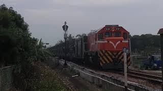 20190119 112952 7802次軍運列車佳冬站接近(防手震異常請見諒)