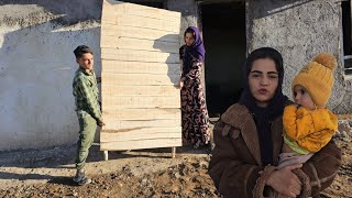 Download Lagu Building a wooden door for the house and Shahrukh's inability to tell Masoumeh how she feels MP3