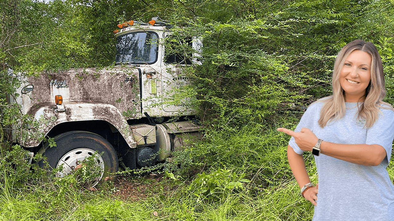 ¿Va a arrancar? ¡RARO Superliner COMPLETAMENTE CUBIERTO de árboles!