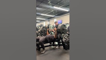 bodybuilders can’t bench 405 😳
