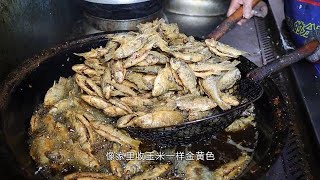 山东大哥卖鲫鱼，鱼鳞鱼刺炖着吃，案板一用70年，刺鱼磨出渠和坑 #舌尖上的美食  #民间传统美食