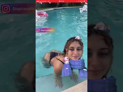 Hot Girl Dancing and Twerking in Pool