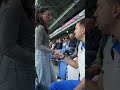 Если ты сядешь на это место — получишь футболку 🎁