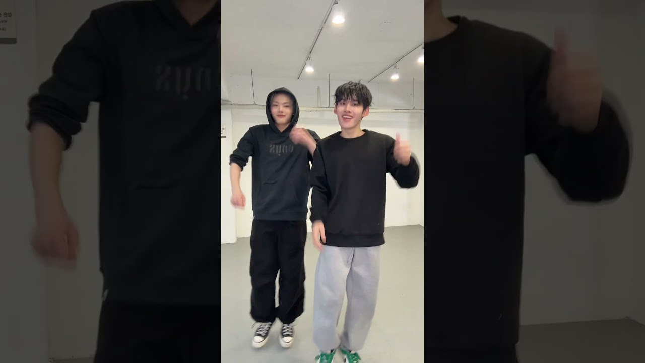 Imagine if they showed up at your party like this 😵 