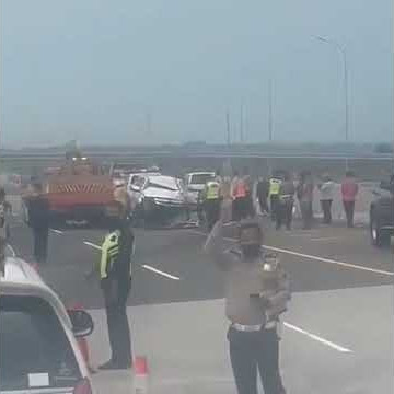 Suami dan Vanessa Angel tewas kecelakaan  Video detik2 evakuasi mobil artis Vanessa Angel