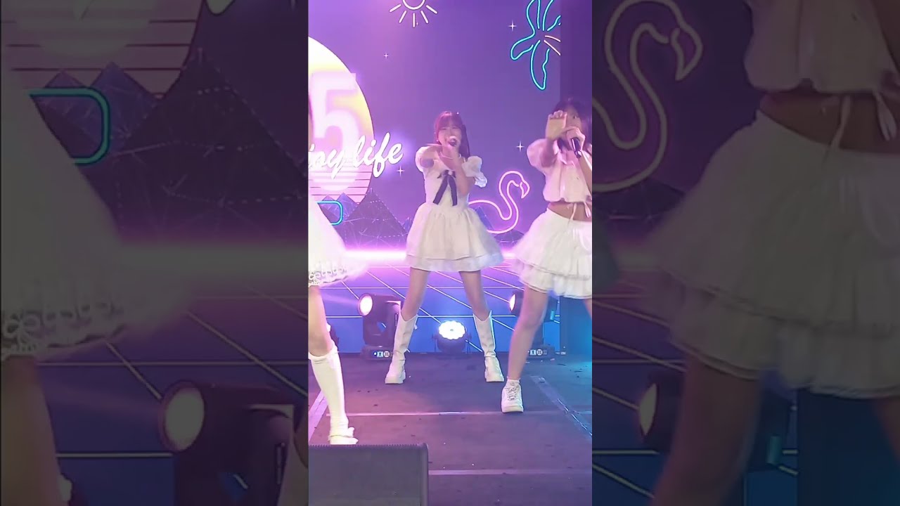 The Glass Girls 'ชอบเธอแหละ, ใช่มั้ย ' (Mint focus) [ IC45 Free Live Enjoy Life ]Lot of Live Phenix