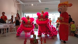 Traditional Lion Dance went to nail parlour with Choy San Yeh