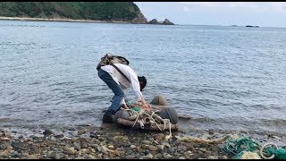 手作りのイカダで奥に見える島に行けるか!?　無人島で遭難＃４