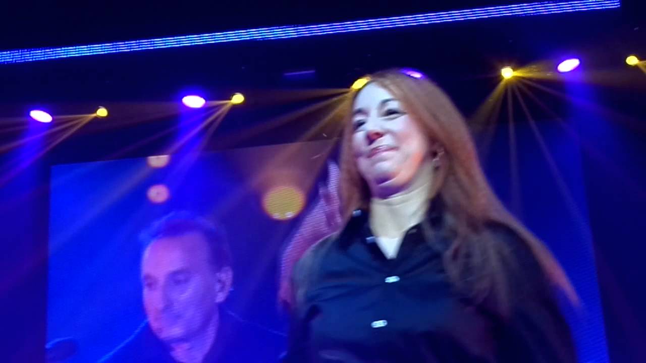 Qui Chante Rouge Et Noir