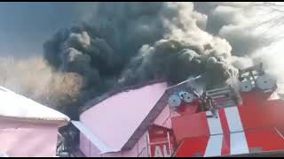 Крупный пожар вспыхнул на рынке в Жамбылской области