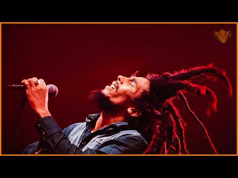 المغني وكاتب الأغاني الجامايكي بوب مارلي يتغلب على المصاعب ليصبح أشهر موسيقي ريغي 