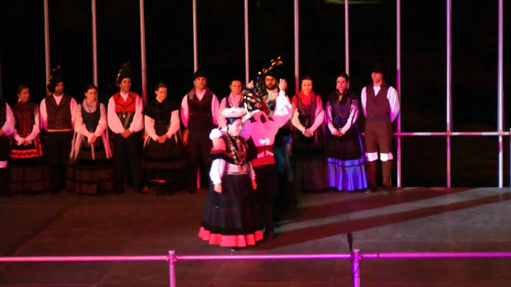 Galician traditional folk dance: Muiñeira Vella & Maneiro de Limiñoa