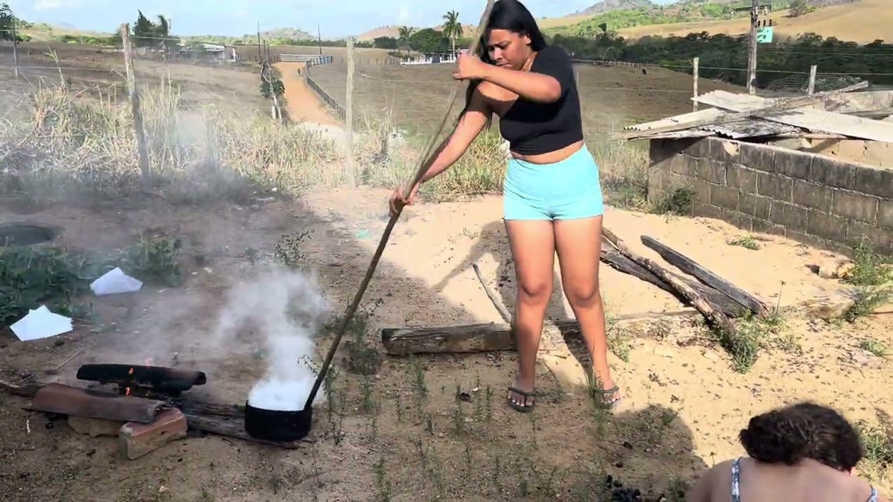 Assando castanha em casa ￼com minha prima foi muito divertido vejam