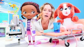Spielspaß mit Doktor McStuffins - Nicole bringt ihren Hund zum Arzt - Spielzeugvideo für Kinder screenshot 2