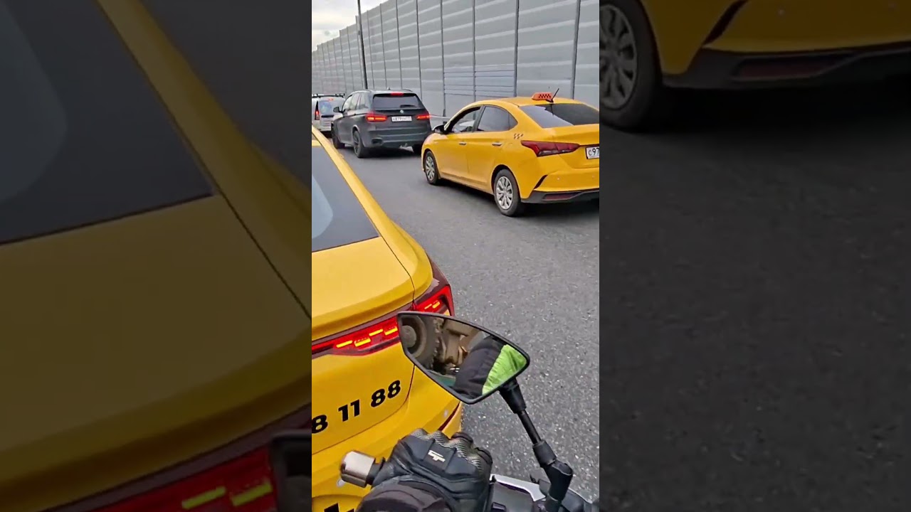 Перекрыли мкад, мотик выручил 