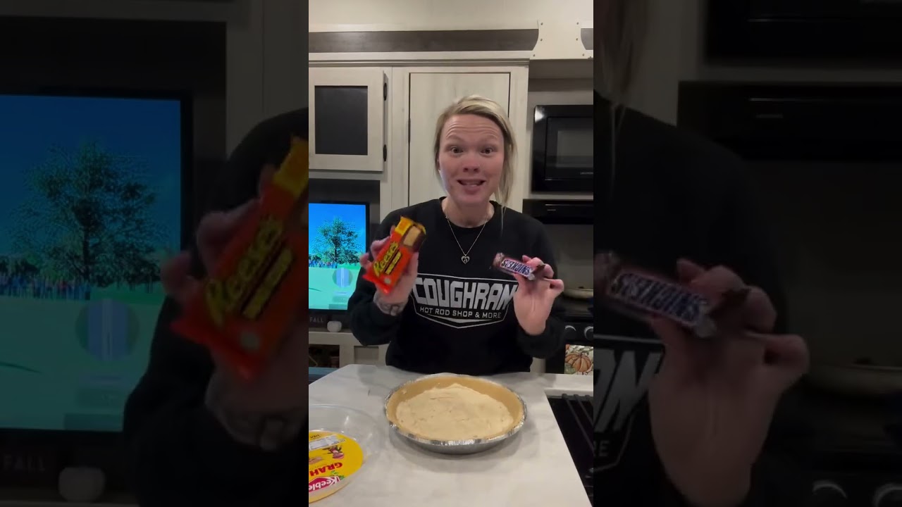 Easy dessert idea! Peanut butter Snickers Pie! 