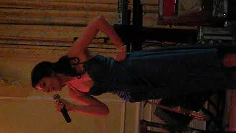 Lisa Birnbaum sings to Holly and Jason