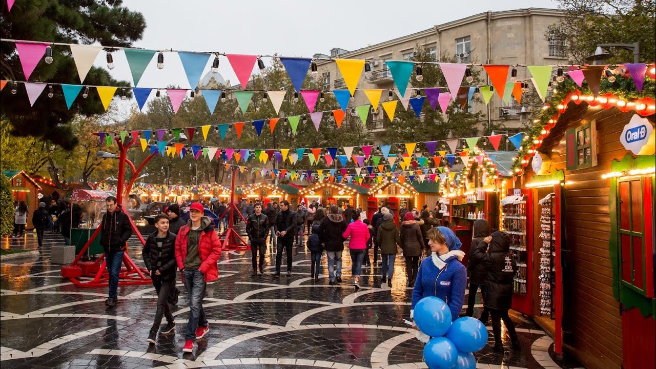 Baku,Azerbaijan Cristmas Market 2025 Soyuq eller isti urekler
