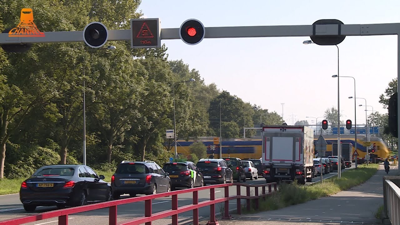 DUTCH RAILROAD CROSSING - Vlissingen - Sloeweg