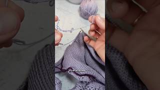 Пряжа скручивается при вязании спицами, плотно косит #knitting #вязание #вязаниеспицами #пряжа #yarn