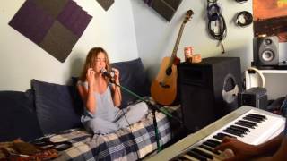 Video thumbnail of "Sofía Ellar - Seis Peniques (Acoustic Version)"