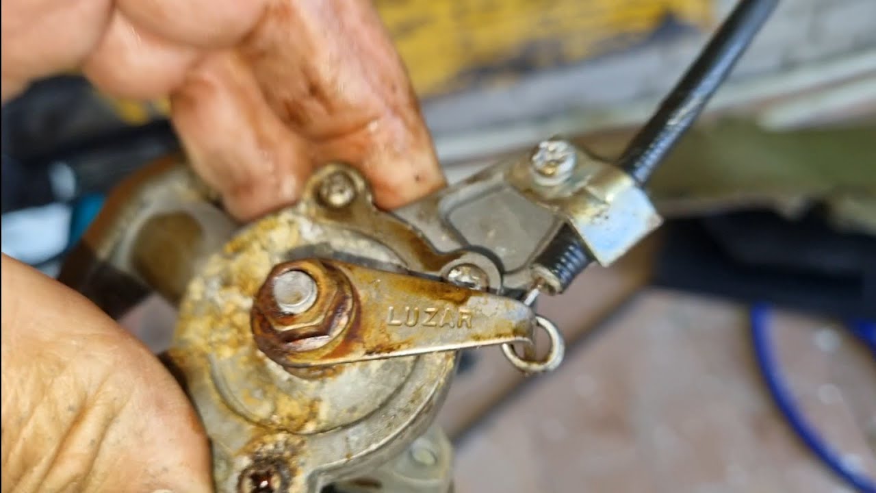 течёт кран печки, разборка и замена краника и промывка радиатора ...