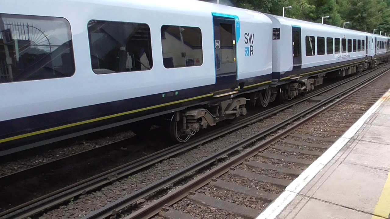South Western Railway Class 444 005444 011 Arrival & Departure