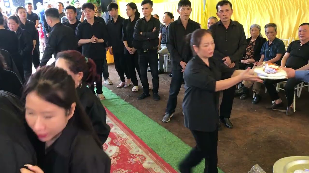 NGHI THỨC LỄ DẪN CHỦ DẪN TANG VÀ PHÁT KHĂN TANG CHO CON CHÁU CỦA CỤ LEN