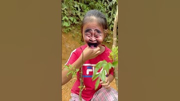 cô bé ăn con bọ cạp cùng tăm cay #funny#shorts#mukbang