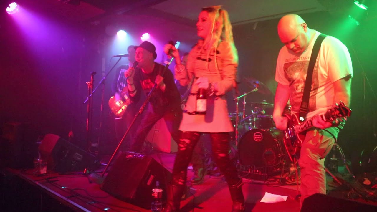 Guarda Paranoid Visions / Something more su YouTube Guarda Paranoid Visions / Something more su YouTube