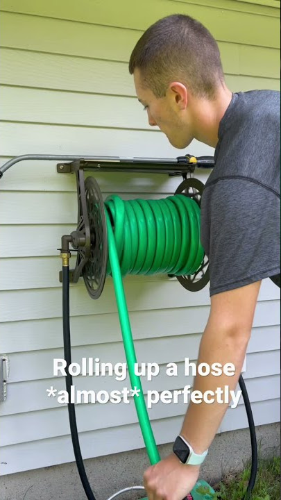 Garden hose hanger. Fun spring woodworking project for your home! 