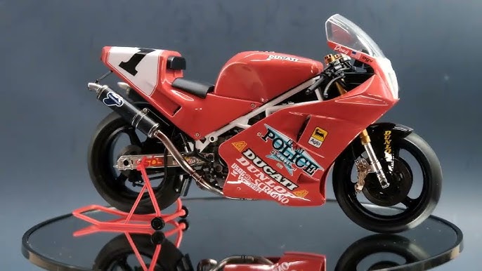 Maquette Tamiya Ducati Superbike 888 1:12