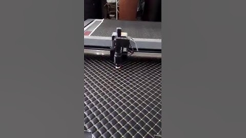 Vibration cutter leather cutting machine