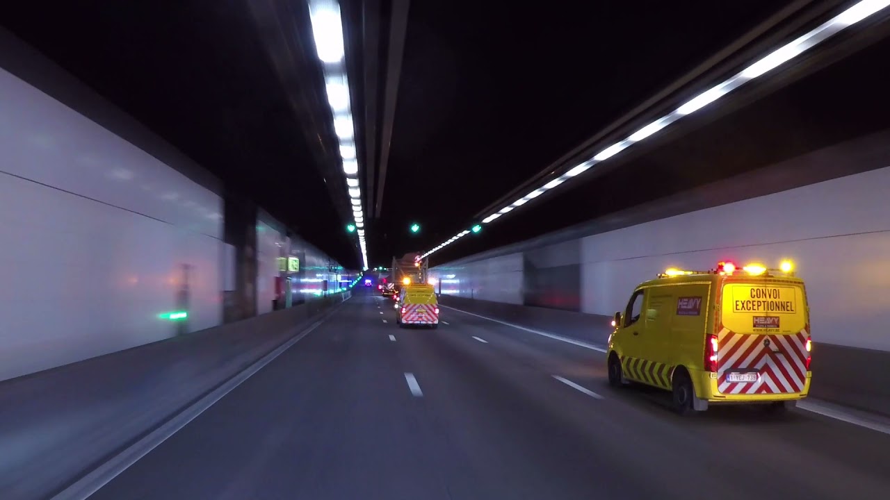 Exceptional transport of windmill parts in Belgium