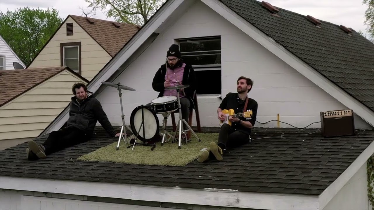 Hello Emerson - To Keep Him Here (Official Music Video) adlı videoyu YouTube'da izle Hello Emerson - To Keep Him Here (Official Music Video) adlı videoyu YouTube'da izle