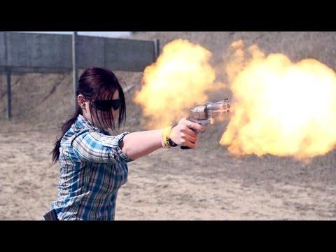 Shooting S&W 500 Magnum One Handed - SLOW MOTION