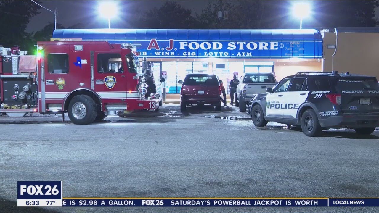 Store clerk shot in shoulder survives after robbery attempt - YouTube