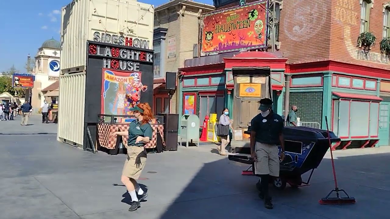 UNIVERSAL STUDIOS HOLLYWOOD EMPLOYEES ARE DANCING UPLOADED ON OCTOBER 7