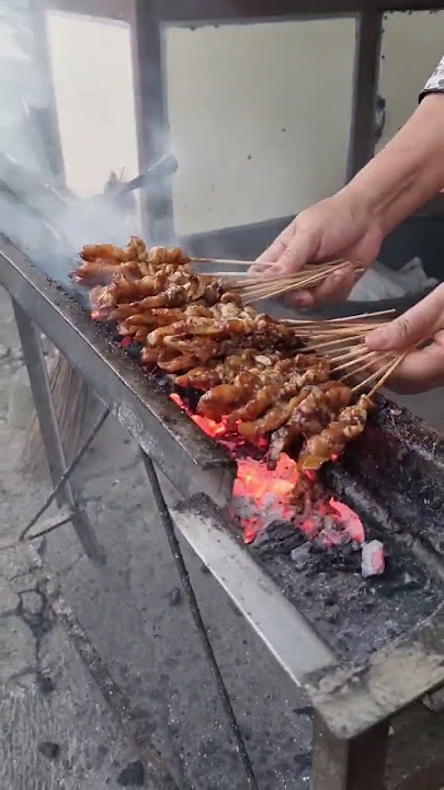 Mangan sate rasane koyo mangan lawuh tempe..
