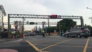[1110718] 桃園市桃園區國際路平交道 2033次900型區間快車(由老蕭親自拍攝)