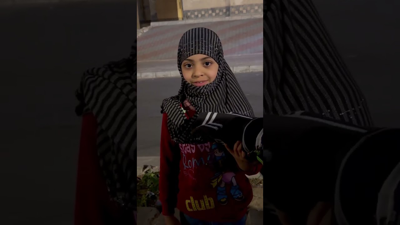 ‏تسلم اللي خلفتك يا بنتي مستحيل أشوف زي البنت دي في حياتي خرجت من المدرسة عشان تصرف على أبوها 💔😭