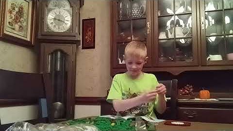 Building Lego Christmas tree part 1