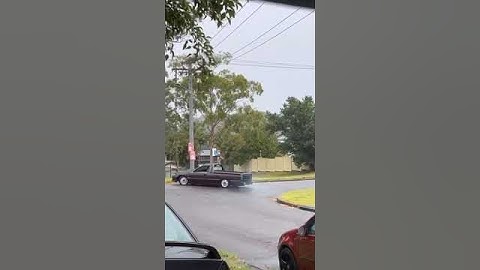 VS Ute in the rain 🌧️🌧️ #holden #holdencommodore #v6 #burnout #drifting #manual #cars