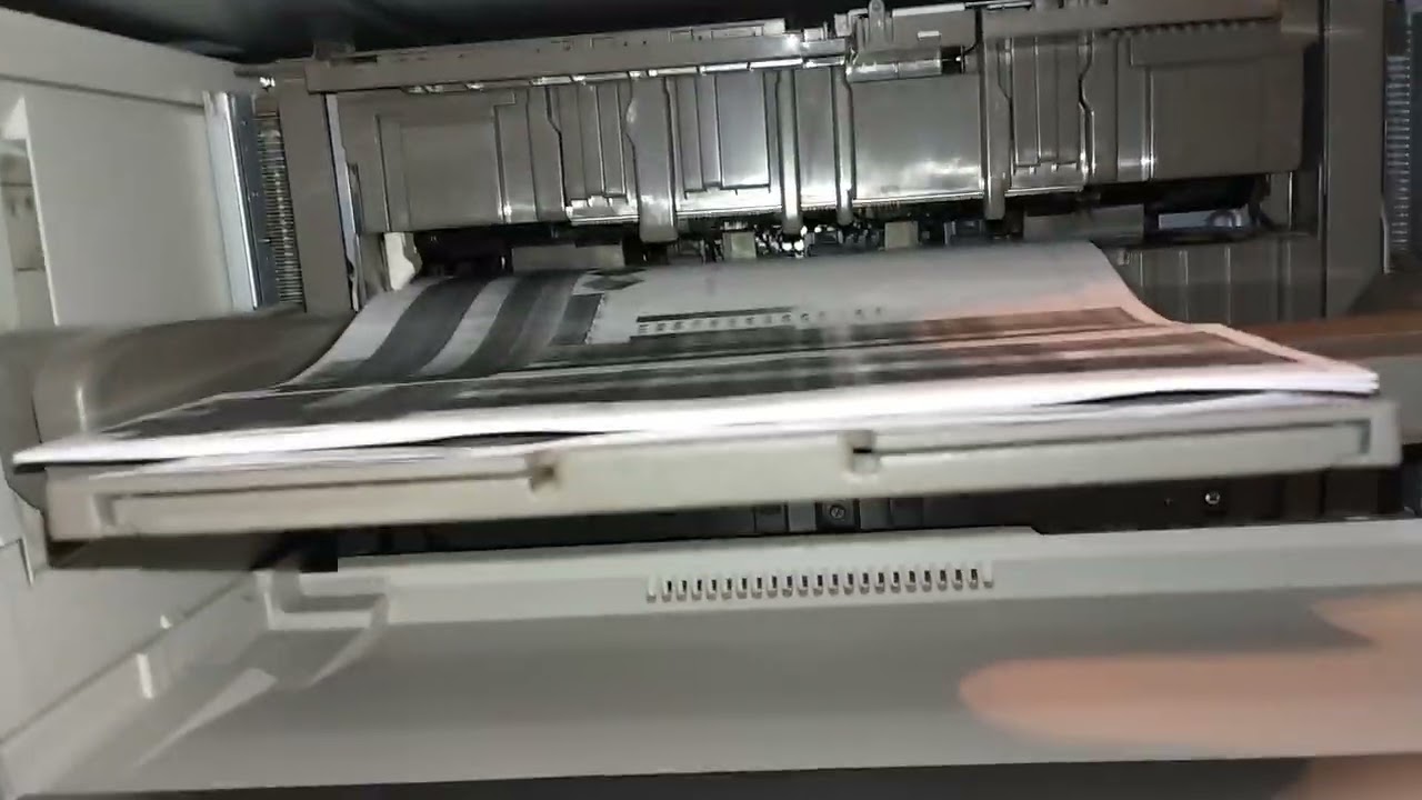 Canon imageRUNNER Advance C5240 - Inner Finisher E1 close up operation